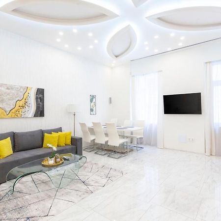 Luxurious Central Apartment Next To The Danube River Budapest Eksteriør billede