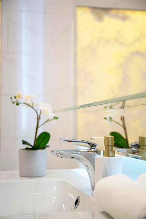 Luxurious Central Apartment Next To The Danube River Budapest Eksteriør billede